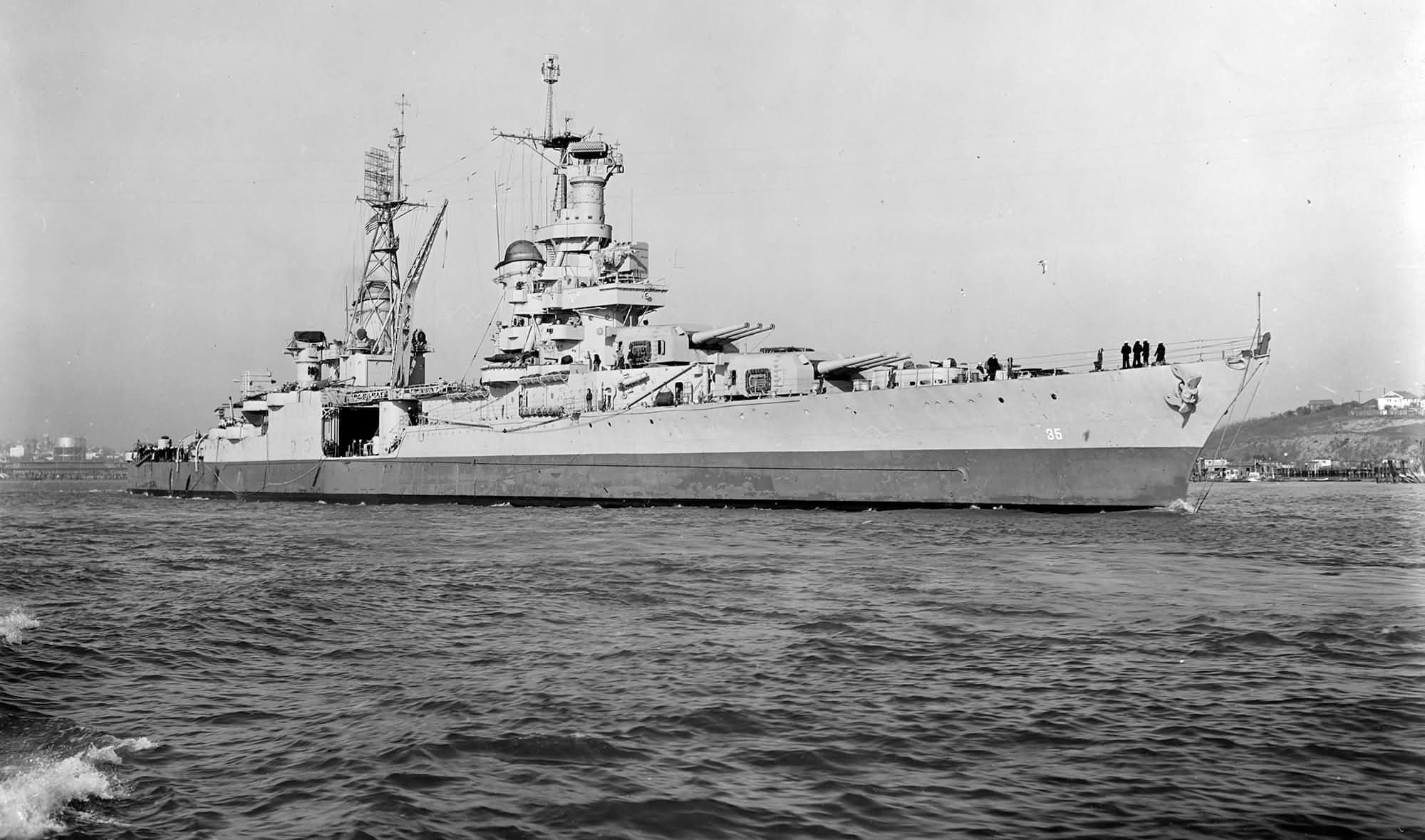 USS_Indianapolis_Mare_Island_Navy_Yard_California_9_December_1944